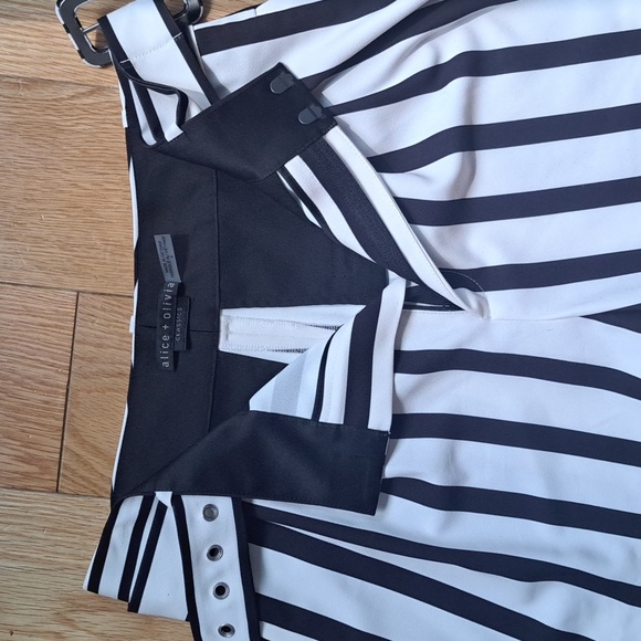 Alice and Olivia Vanda Striped Belted Shorts - Picture 5 of 7